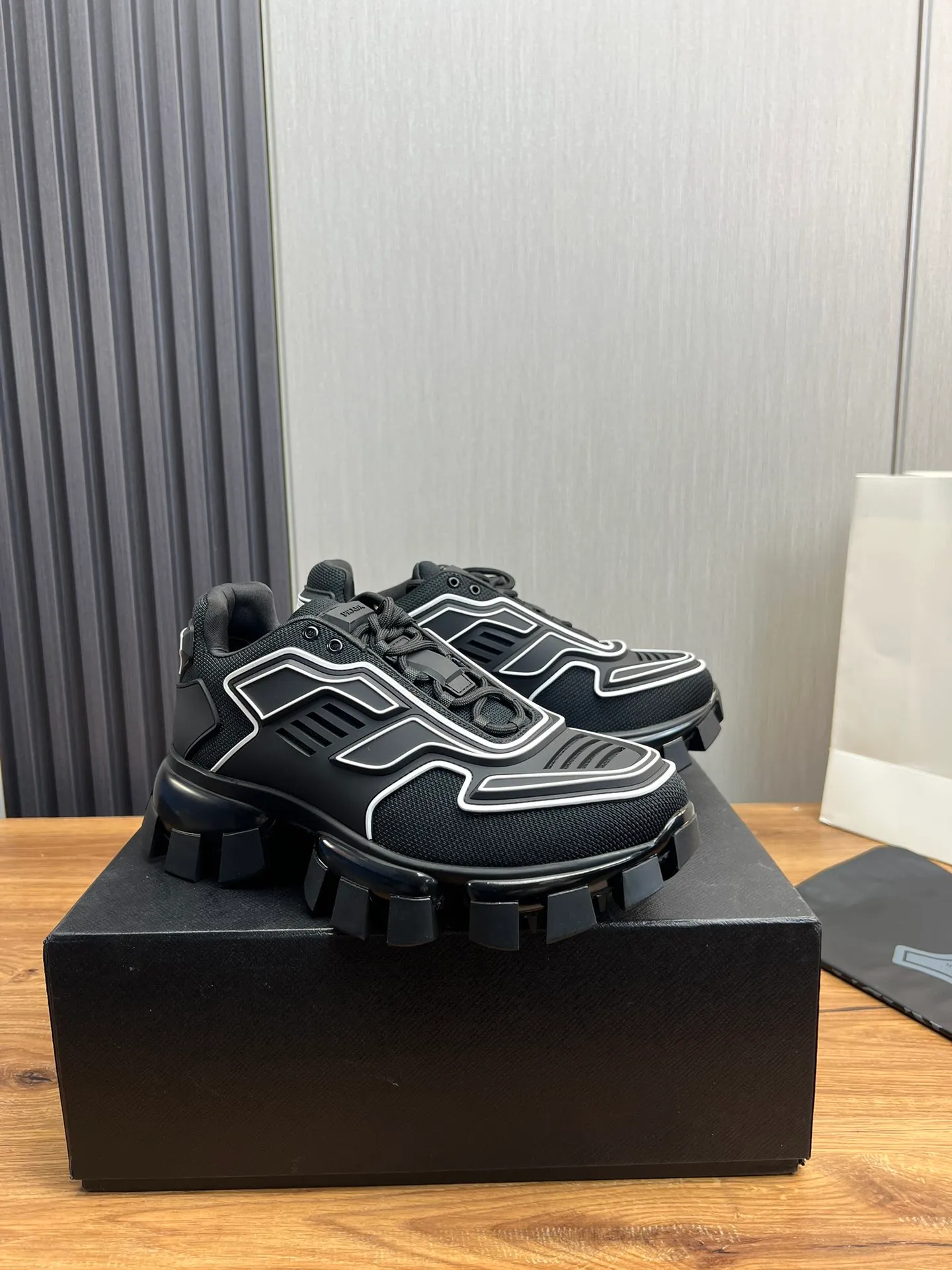 Men's shoes 💰620💰 [PRADA] Popular thick-soled shoes for couples 👩‍❤️‍👨 Available all year round ✔️Official website synchronization Original fly-knit film fabric + cowhide lining, 1⃣️ to 1⃣️ replica, original sole, 36-45 (45 made to order, non-refundable)